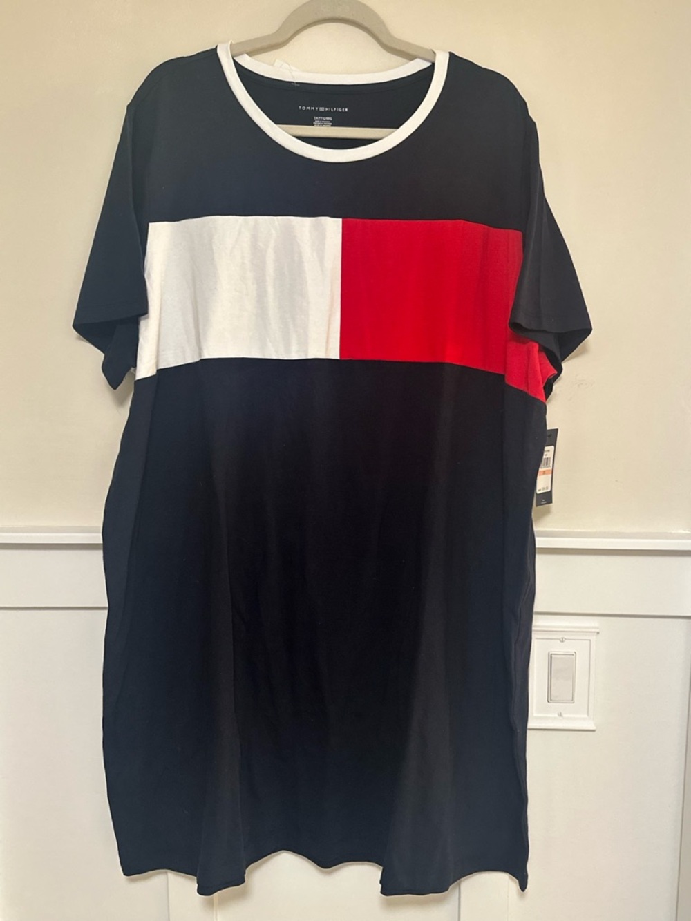Tommy Hilfiger - Navy Blue Short-Sleeve Colorblock Tee with Red & White Panels